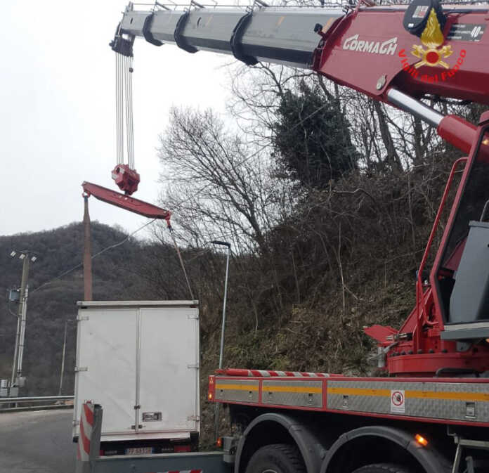 Vigili del Fuoco Torre de Busi veicolo ribaltato