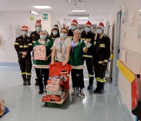 Visita speciale in Pediatria: i Vigili del Fuoco e ABIO portano doni ai piccoli pazienti