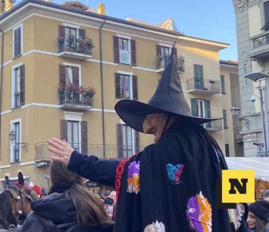 La befana vien di giorno, e arriva sulla Lucia Befana centro lecco 6-1-26