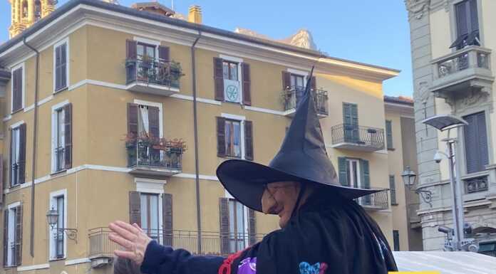 La befana vien di giorno, e arriva sulla Lucia Befana centro lecco 6-1-26