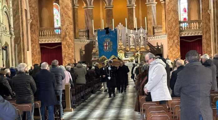 Lecco saluta Aloisio Bonfanti: la città rende omaggio al suo narratore Funerale Aloisio Bonfanti