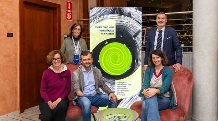 Confapi. Giovedì il convegno “Della trafileria non si butta via niente” In piedi Silvia Negri e Luigi Sabadini. Seduti da sinistra Elena Collina, Carlo Antonini e Lucia Gianola