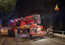 Oggiono, auto fuori strada nella scarpata: ferito un 25enne Incidente Oggiono VVF (1)