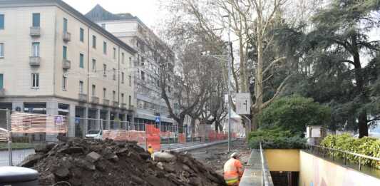 Tolti altri parcheggi sul lungolago, Caterisano: “Un danno per il commercio e per i cittadini” Lavori Lungolago 16-01-26
