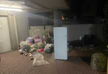 Malavedo, il parcheggio diventa una discarica: la denuncia di alcuni residenti Malavedo Discarica Rifiuti gennaio 2026 (1)