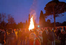 Merate accende la tradizione: successo per il falò della Giubiana