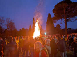 Merate accende la tradizione: successo per il falò della Giubiana