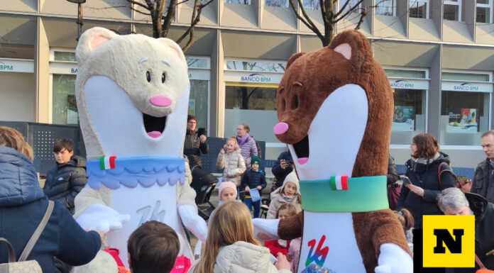 Merate, le mascotte Tino e Milo in piazza. E martedì arriva la fiamma olimpica Tina Milo mascotte Olimpiadi Milano Cortina