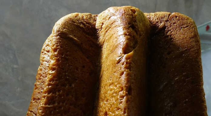 Stampi da forno non idonei: corpi estranei all’interno dei pandori