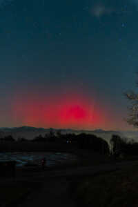 L'aurore boreale fotografa da Valcava tra il 20 e 21 gennaio. Foto di Alex Manescu