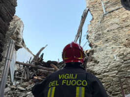 Crolla porzione di edificio nel nucleo storico di Vestreno: sul posto i Vigili del Fuoco