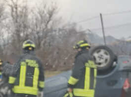 Due incidenti sulla SS36: auto ribalta a Colico e auto fuori strada a Lierna