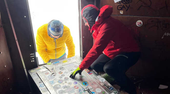 Grignetta. Rotta la porta del bivacco Ferrario, i Ragni guidati da Arrigoni la riparano