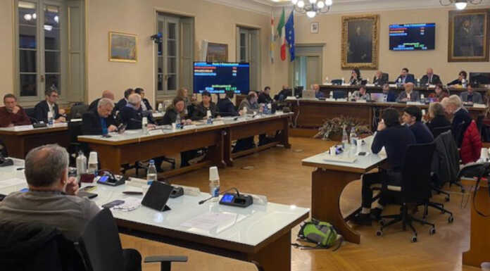 Lecco. Minoranze compatte denunciano: “C’è la Commissione, ma non ci forniscono la documentazione”