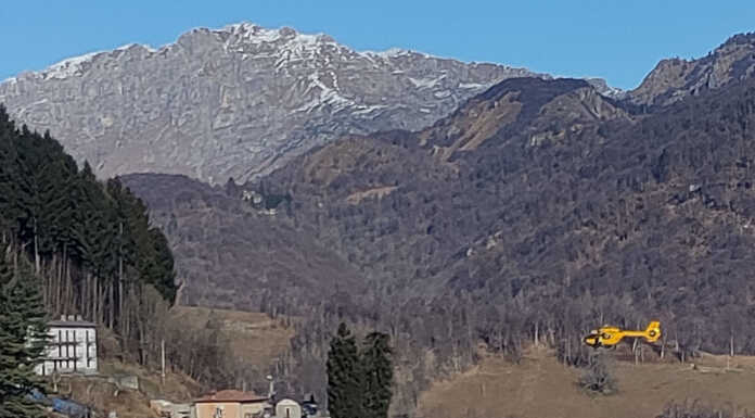 Morterone, resta impigliato in un mezzo agricolo: 67enne elisoccorso L'elisoccorso giunto a Morterone
