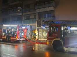 San Giovanni, principio di incendio in lavanderia: chiuso viale Adamello I mezzi di soccorso in Viale Adamello a San Giovanni
