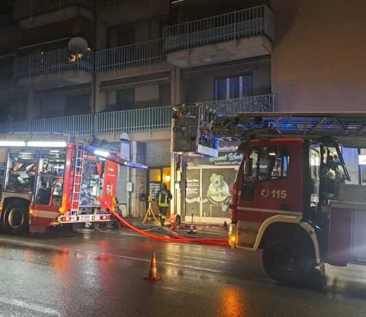 San Giovanni, principio di incendio in lavanderia: chiuso viale Adamello I mezzi di soccorso in Viale Adamello a San Giovanni