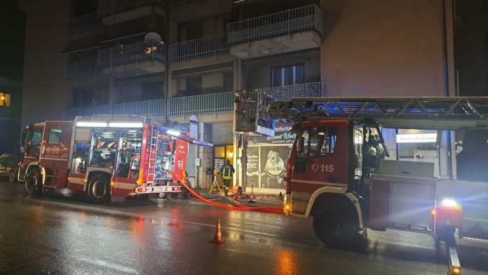I mezzi di soccorso in Viale Adamello a San Giovanni