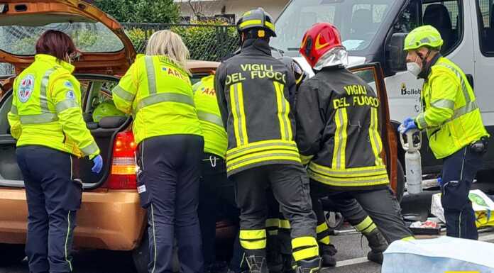 Ballabio, frontale tra un’auto e un furgone sulla Sp62