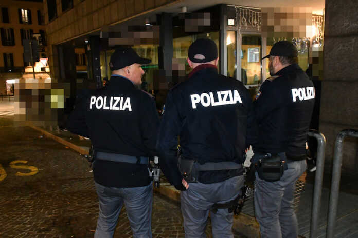 lecco-controlli-polizia-di-stato-stazione-sera ARCHIVIO lecco-controlli-polizia-di-stato-stazione-sera ARCHIVIO
