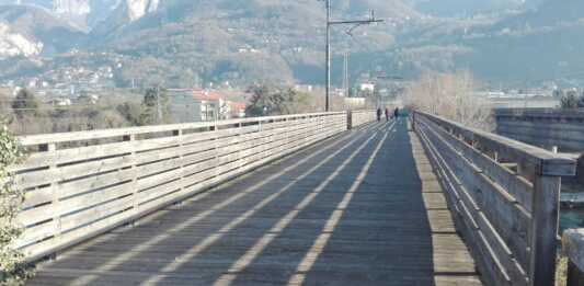 Chiude per manutenzione il ponte ciclopedonale tra Calolzio e Olginate