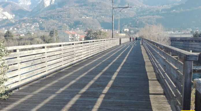 Chiude per manutenzione il ponte ciclopedonale tra Calolzio e Olginate