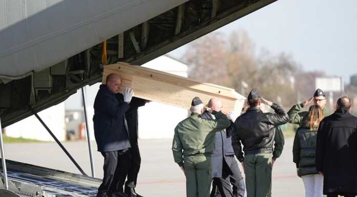 Crans-Montana: rientrate all’aeroporto di Linate le salme di 5 italiani