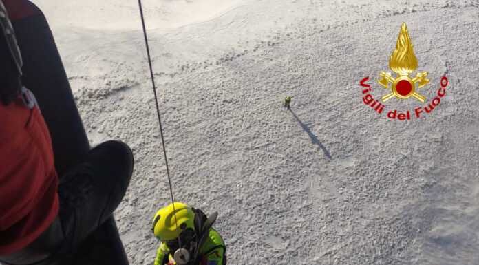 Sul pendio ghiacciato senza attrezzatura, salvati quattro ragazzi sopra Ponte di Legno