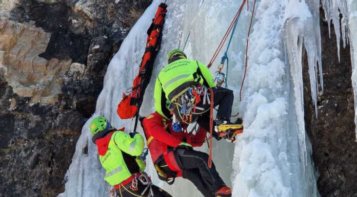 Soccorso alpino. Esercitazione su cascate di ghiaccio per la XIX Delegazione Lariana