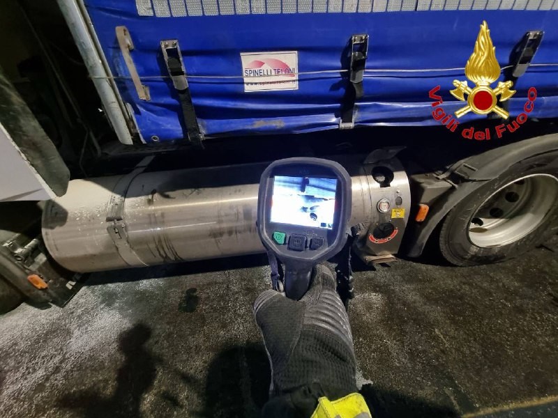 principio-incendio-svincolo-piona-camion-vigili-del-fuoco