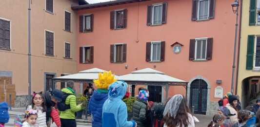 Grande partecipazione alla tradizionale sfilata di Carnevale a Mandello
