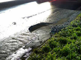 Danni alle auto per una buca sulla Lecco-Bergamo. Tappata durante la notte