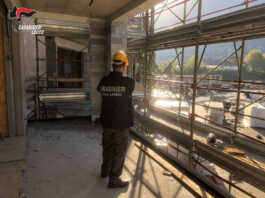 Sicurezza sul lavoro, raffica di irregolarità: 17 imprenditori denunciati nel Lecchese Carabinieri controlli lavoro