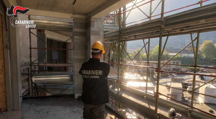 Sicurezza sul lavoro, raffica di irregolarità: 17 imprenditori denunciati nel Lecchese Carabinieri controlli lavoro