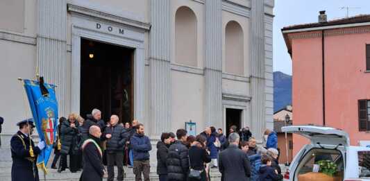 Lecco unita nell’ultimo saluto a Gabriele Perossi: Basilica gremita per i funerali