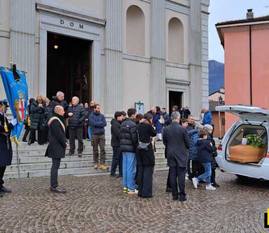 Lecco unita nell’ultimo saluto a Gabriele Perossi: Basilica gremita per i funerali
