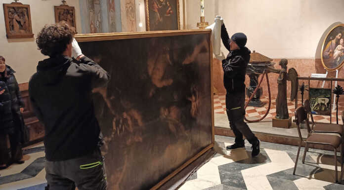 Maggianico, al via il restauro dell’Adorazione dei Pastori grazie alla raccolta fondi della comunità Maggianico tela pastori restauro (1)