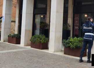 Olimpiadi, c’è chi contesta: a Merate apparsi volantini sui muri