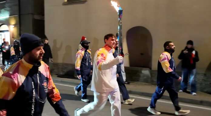 Il passaggio della Fiaccola Olimpica sul lago, fotografie da Varenna e Abbadia