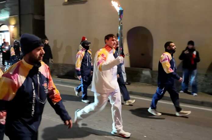 Milano_Cortina_la_fiamma_olimpica_abbadia_20260201_00012