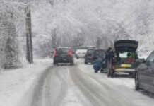 Neve in Valsassina e problemi alla viabilità: mezzi in difficoltà a Introbio e Cremeno