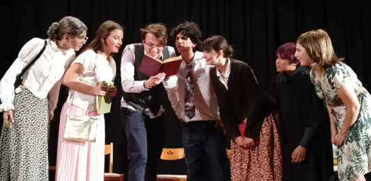 Teatro. A Sirone uno spettacolo sui conflitti targato “Albero Blu” Sirone Albero Blu 20260205