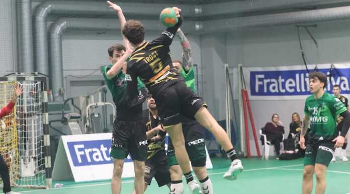 Pallamano, Molteno domina il derby contro il Palazzolo e resta primo HC San Giorgio Salumificio Riva Molteno febbraio 2026