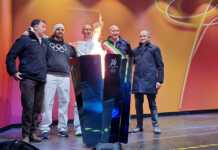 Milano-Cortina 2026: la fiamma olimpica arriva a Lecco tra l’emozione della gente