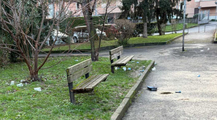 Germanedo-Belledo, residenti denunciano schiamazzi e rifiuti nei parcheggi belledo germanedo rifiuti e giovani (1)