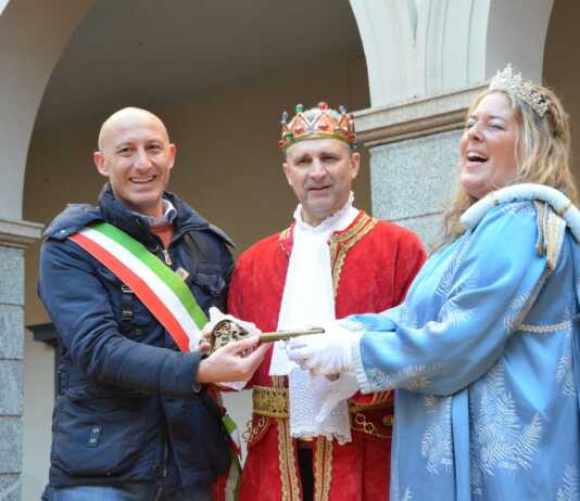 Consegnate le chiavi ai regnanti, è iniziato il Carnevalone di Lecco