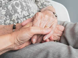 “Libero di sbagliare”: anziani e studenti insieme per vincere la paura del fallimento