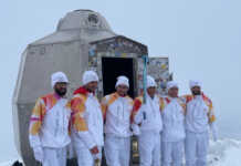 La Fiamma Olimpica in vetta alla Grignetta: la tappa extra con i Ragni di Lecco I Ragni in cima alla Grignetta con la Fiamma Olimpica nella tappa lecchese extra