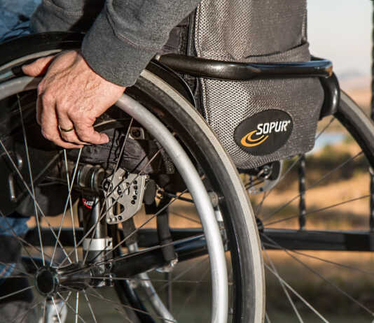 “Due fermate di treno, un’odissea insuperabile. La mia vita bloccata tra Lierna e Mandello”